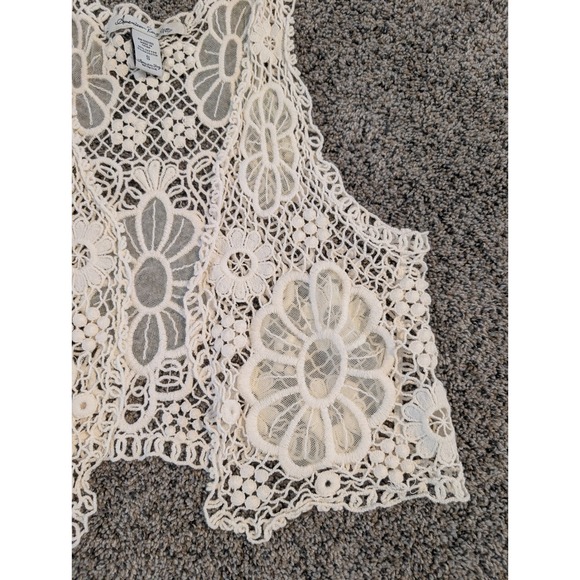 American Rag Ivory Crochet Floral Vest Women Size S Boho Festival Layering - Picture 4 of 4